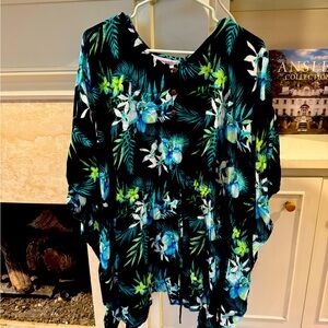 Beautiful Hawaii Hangover top!